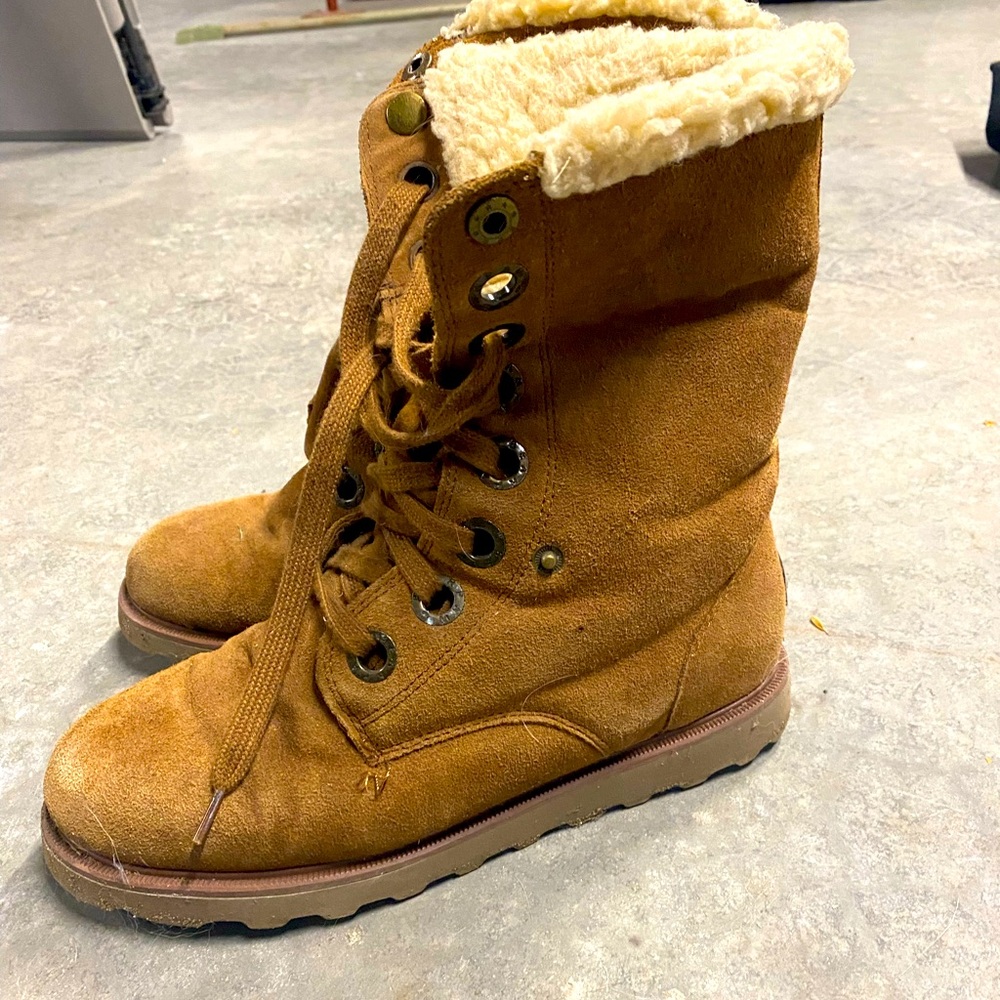 Women’s bear paw boots size 11